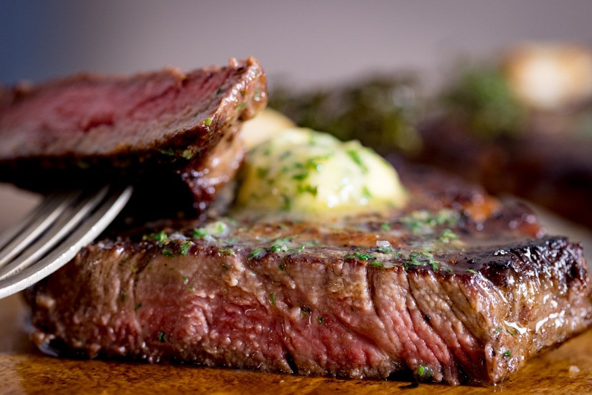 Perfect Steak Salting: The Timing Secret for Flavor & Sear